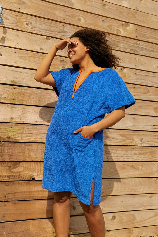 So English Brighton Blue Kiss dress, short beachwear style, lightweight fabric, casual summer dress, outdoor setting.
