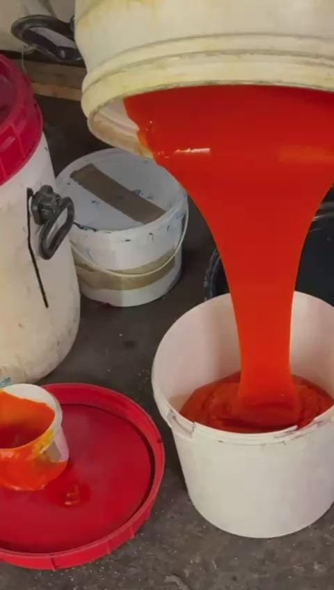 Behind the scenes video of the screen-printing process for the Carly floral print shorts by So English — handmade in the UK.